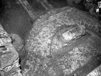 98701 Afbeelding van de bij archeologisch onderzoek gevonden funderingsresten van de voormalige St. Paulusabdij in het ...